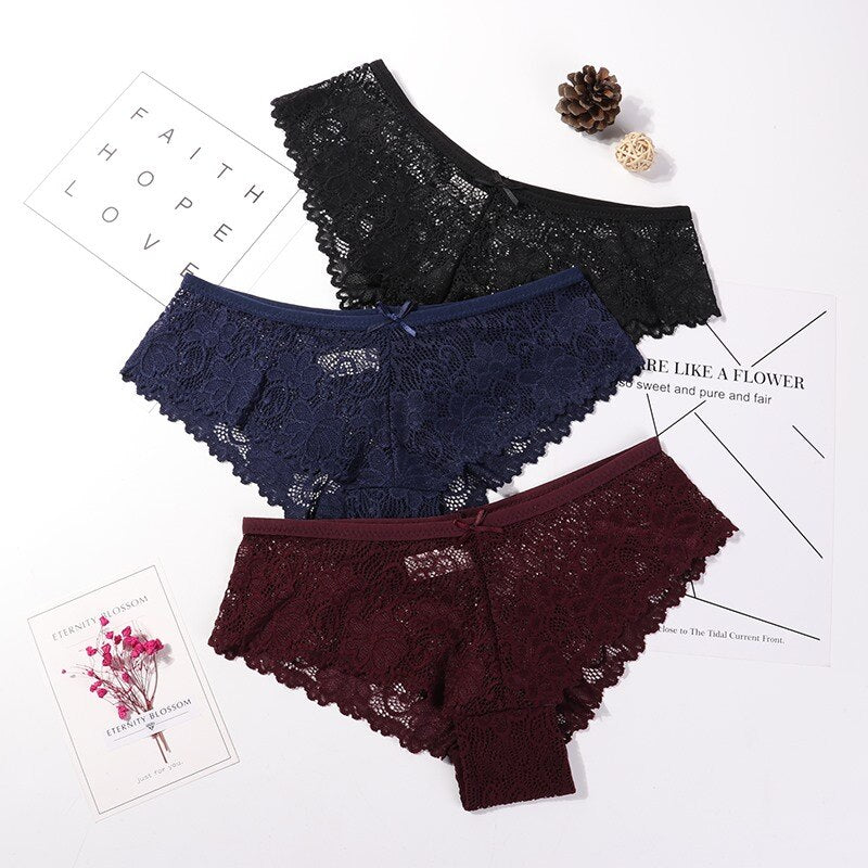 Calcinha em Renda  - Kit com 3 peças