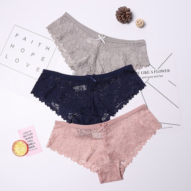 Calcinha em Renda  - Kit com 3 peças