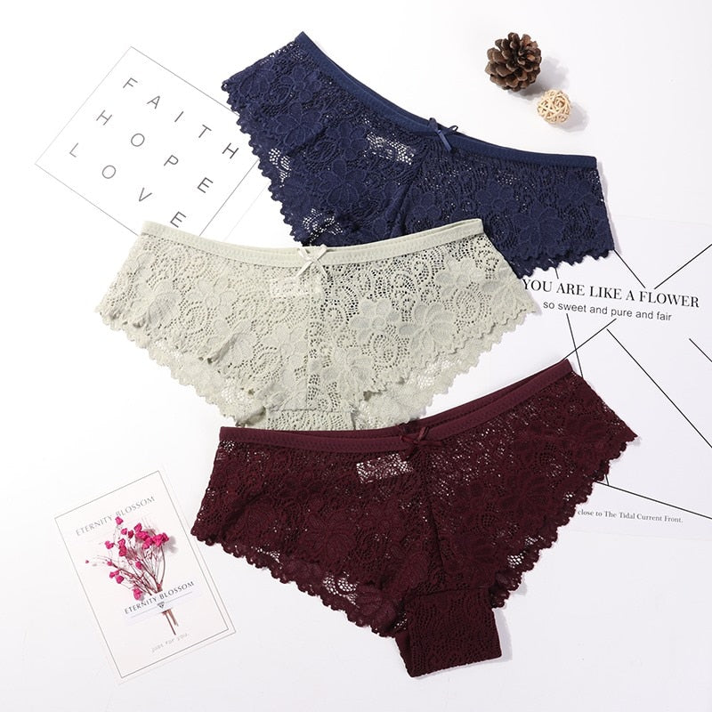 Calcinha em Renda  - Kit com 3 peças