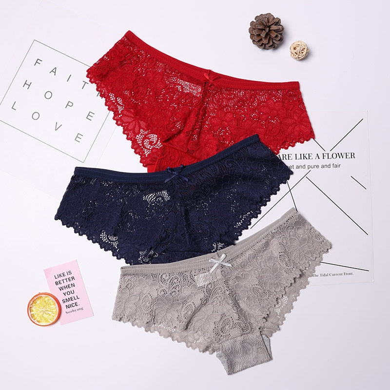 Calcinha em Renda  - Kit com 3 peças